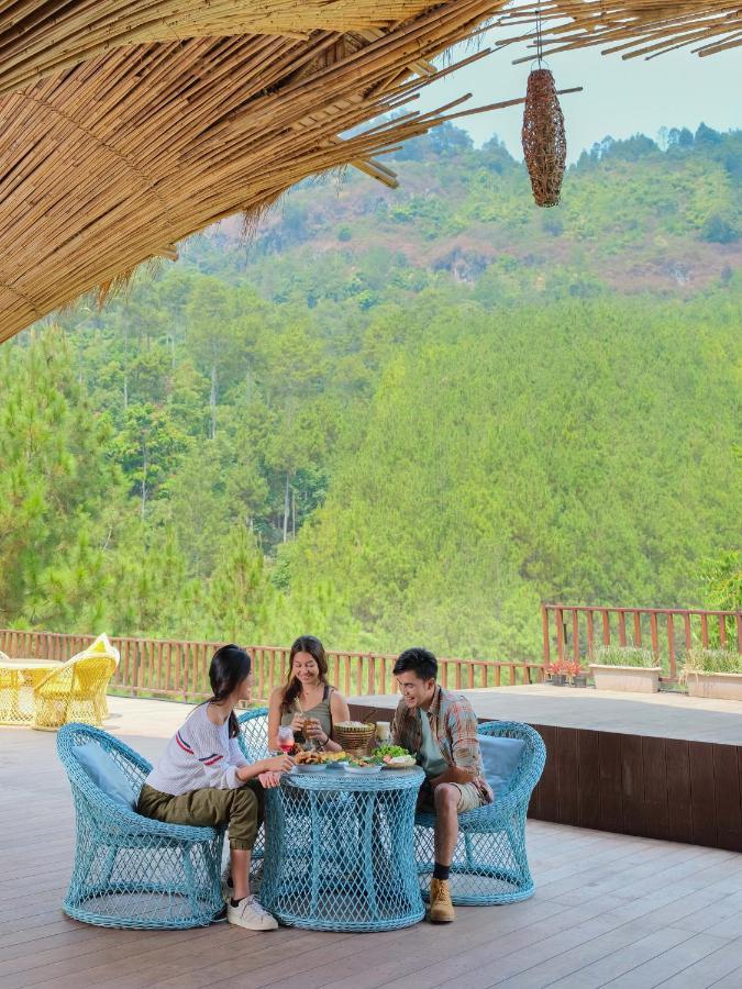 The Lodge Maribaya Cikareumbi Exterior photo