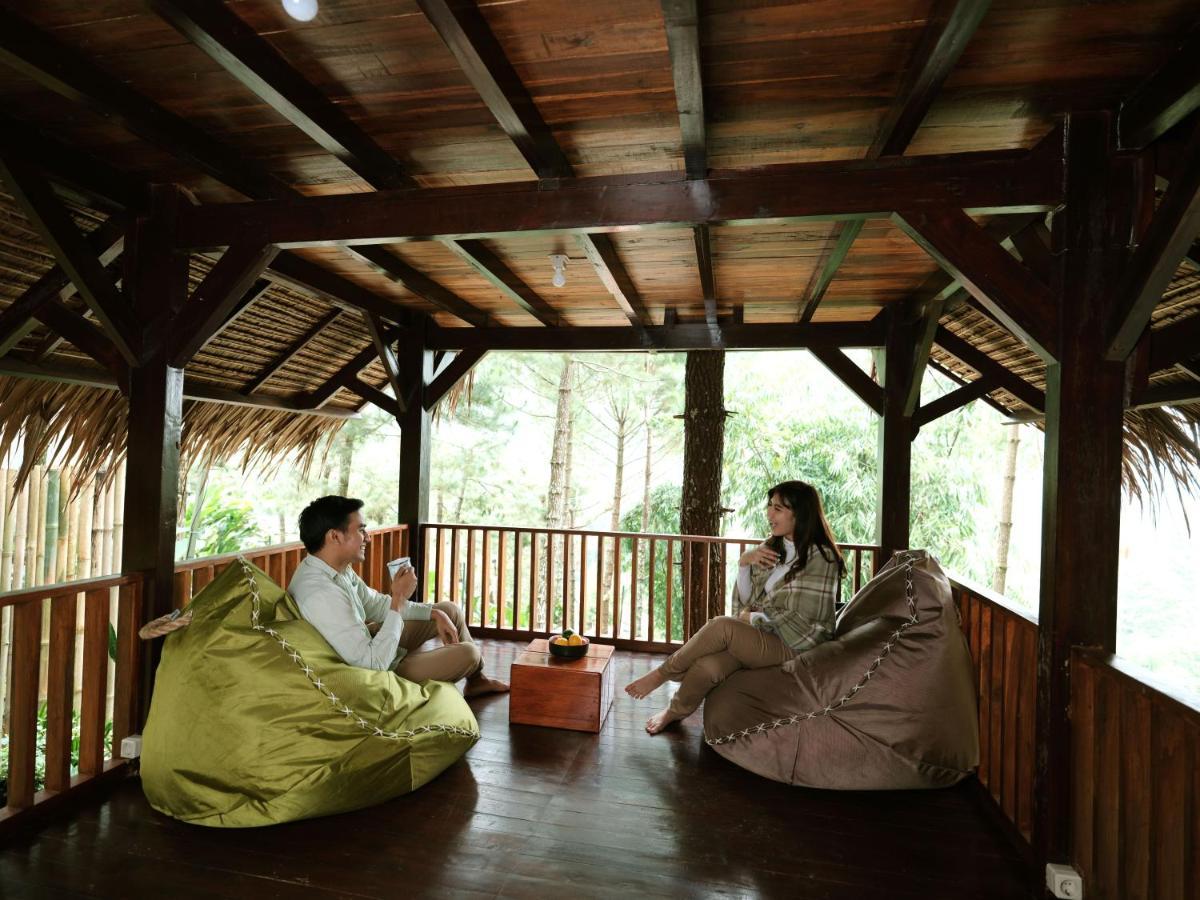 The Lodge Maribaya Cikareumbi Exterior photo