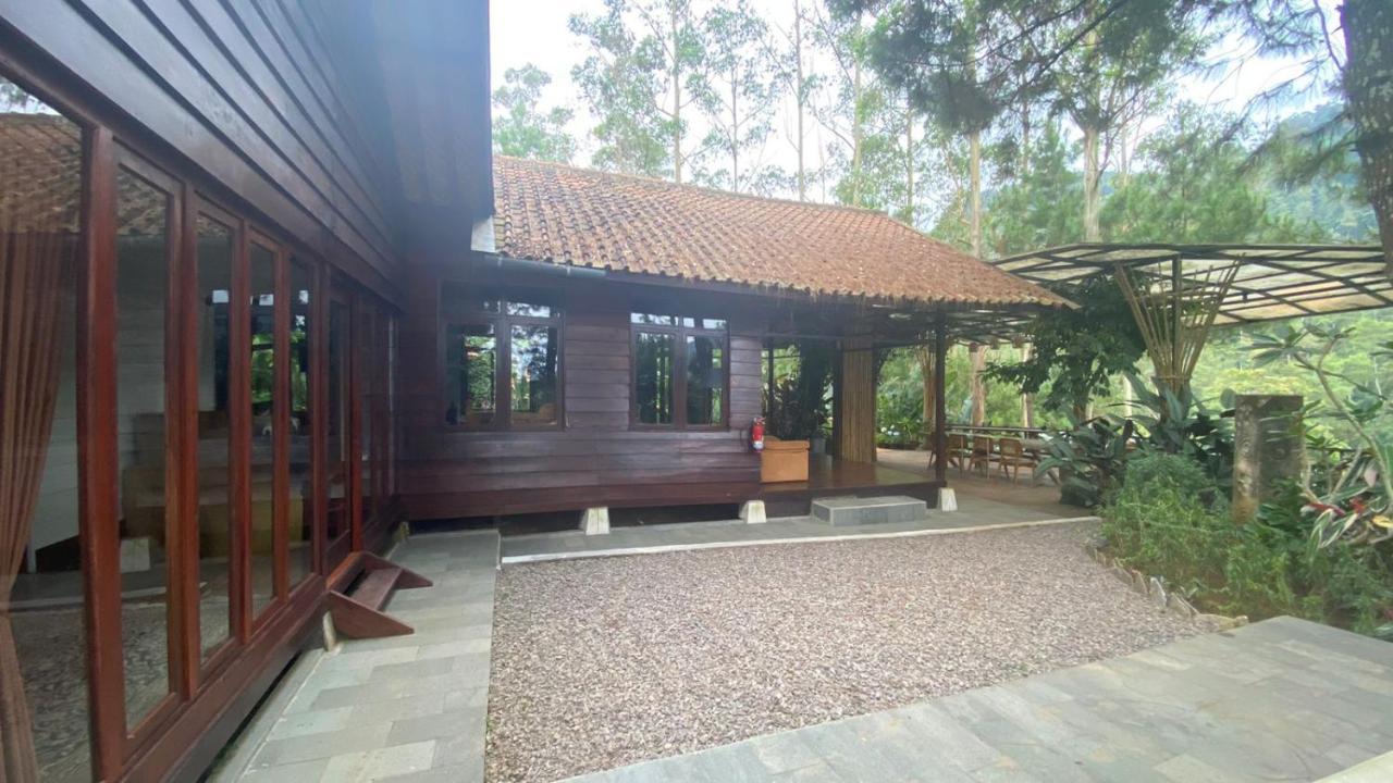 The Lodge Maribaya Cikareumbi Exterior photo