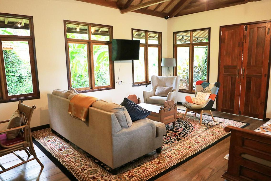 The Lodge Maribaya Cikareumbi Exterior photo
