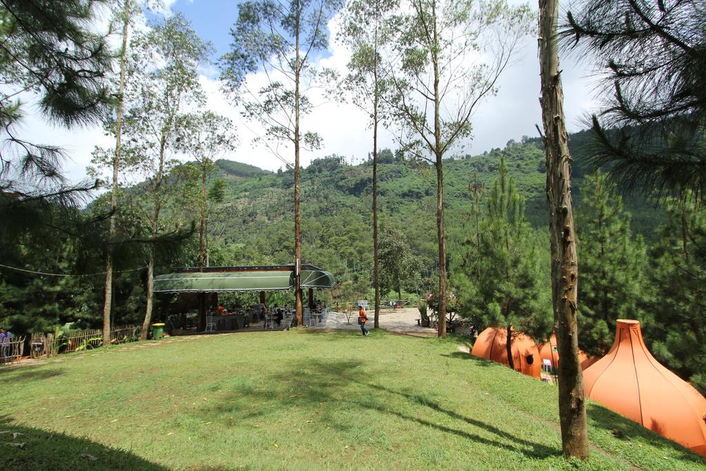 The Lodge Maribaya Cikareumbi Exterior photo